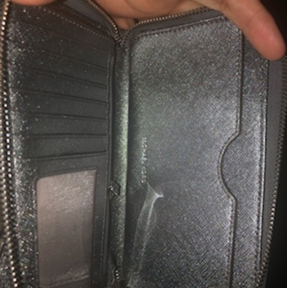 Michael Kors wallet - Picture 2 of 2